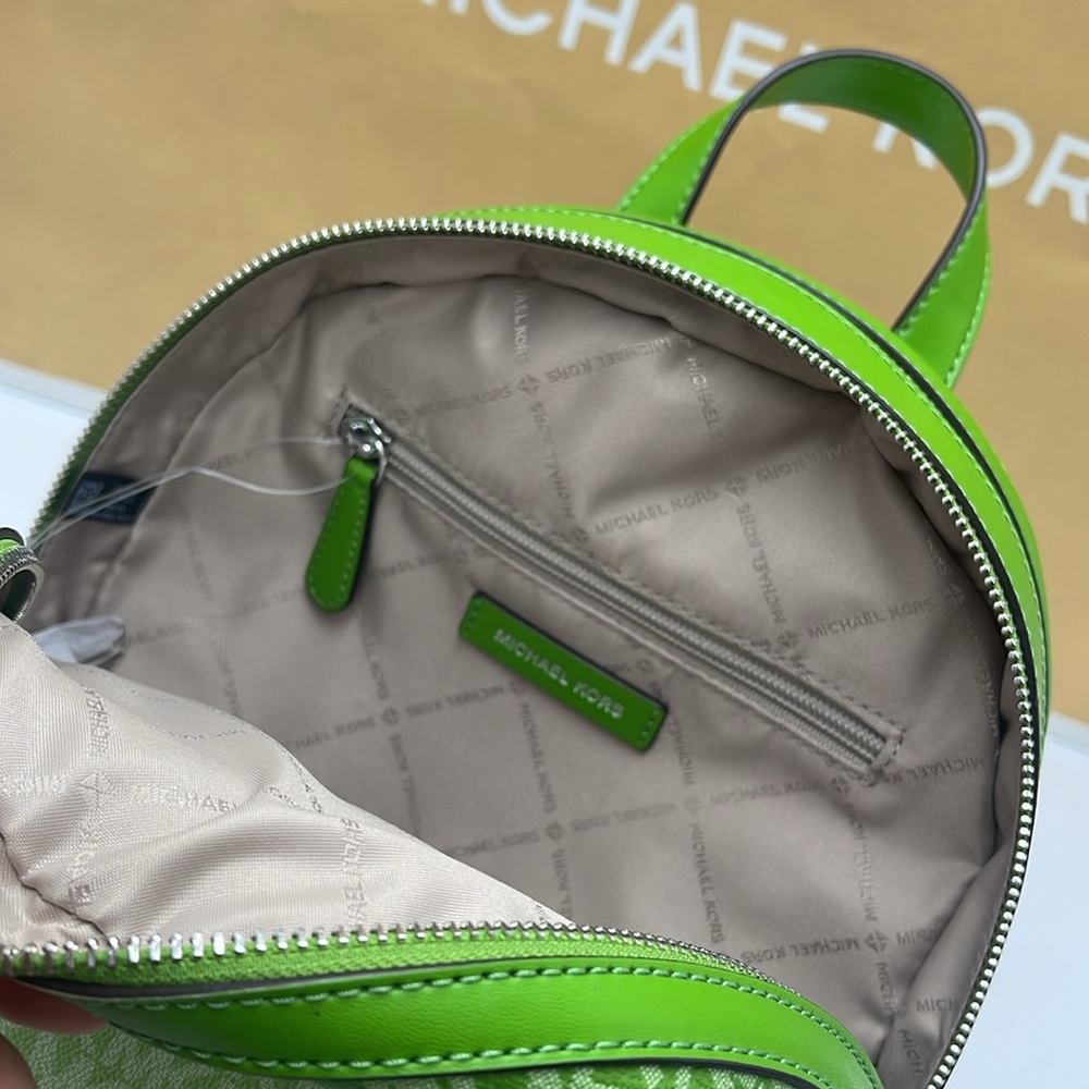 Michael Kors Jaycee Medium Ombré Signature Logo Backpack
Jungle Green 
NWT - Picture 10 of 16